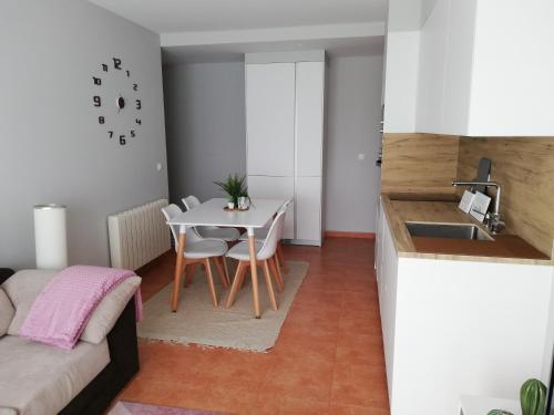 Een keuken of kitchenette bij Avenida da Ponte Apartamento