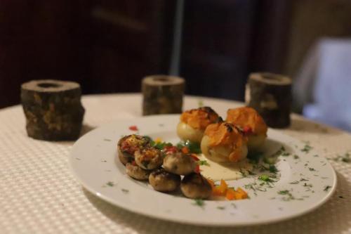 Makanan di atau berdekatan hotel