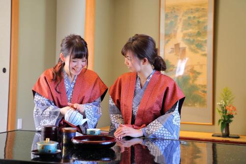 two women in kimonos sitting at a table at Arima Gyoen in Kobe