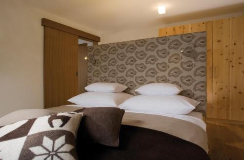 Hotel Alpenroseにあるベッド