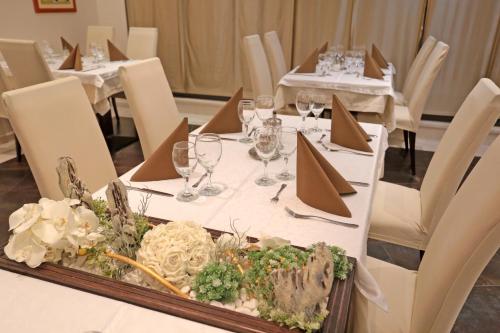 Un restaurante u otro lugar para comer en Hotel As
