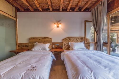 Postel nebo postele na pokoji v ubytování Swallow Nest Guesthouse