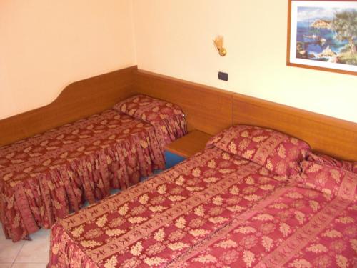 Postel nebo postele na pokoji v ubytování Hotel Legnano