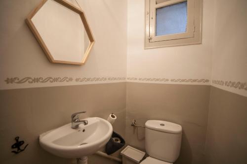 a bathroom with a sink and a toilet and a mirror at b21-Apartamento Modernista para Grupos in Barcelona