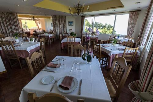 A restaurant or other place to eat at Hotel Ermintxo