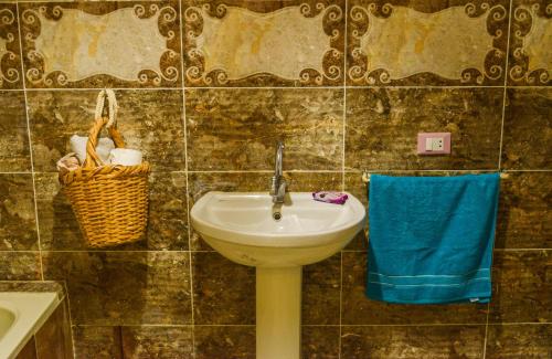A bathroom at Jamila cosy apartment