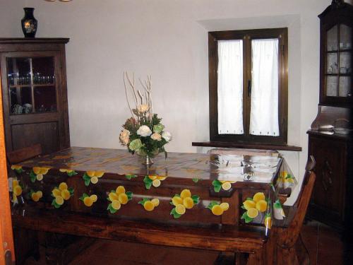 a table with a vase of flowers on it at Certine Agriturismo in Asciano