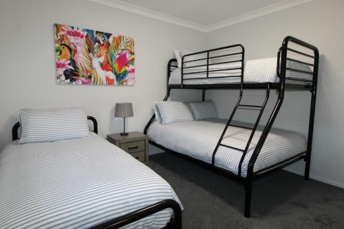 Двох'ярусне ліжко або двоярусні ліжка в номері Dolphin Court 1, 1 Gowing Street