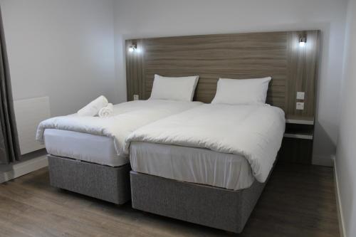 Ένα ή περισσότερα κρεβάτια σε δωμάτιο στο Sky Nights Hotel London Heathrow