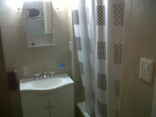 Ένα μπάνιο στο Departamento Parque España