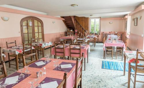 a restaurant with tables and chairs in a room at HOTEL DU CYGNE DE LA CROIX BLANCHE in Lailly-en-Val