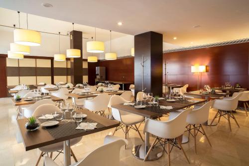 Restaurant o un lloc per menjar a Zenit Borrell