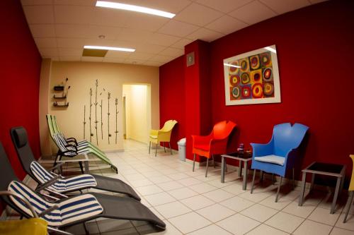 a waiting room with colorful chairs and tables at Tennis- und Freizeitzentrum Neudörfl in Neudörfl