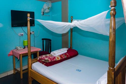 Ein Bett oder Betten in einem Zimmer der Unterkunft Rosama Guest House Najjanankumbi Kampala