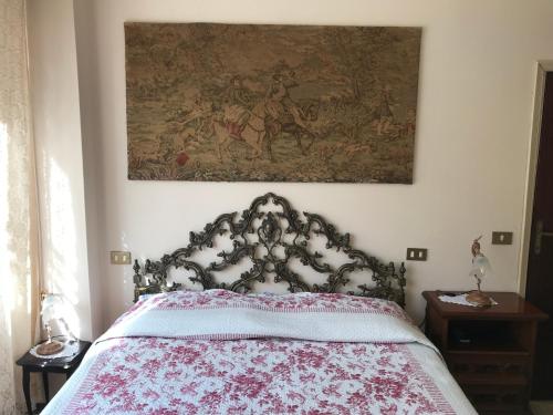 A bed or beds in a room at La Lanterna di Lida e Beppe