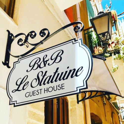 a sign for a guest house on a building at B&B Le Statuine in Barletta