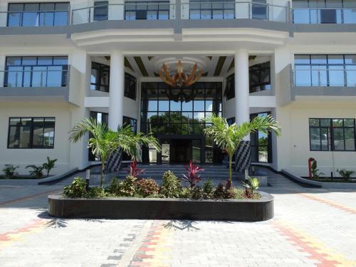 Η πρόσοψη ή η είσοδος του Nyali Golf View Residence