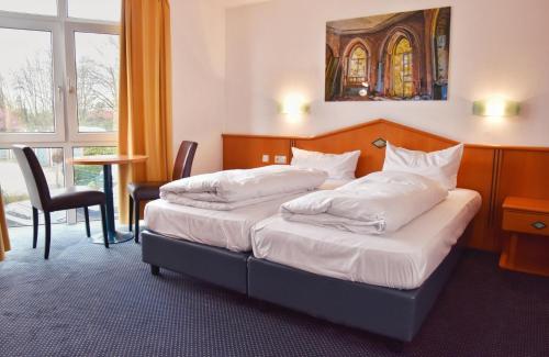 Säng eller sängar i ett rum på Palazzo Hotel