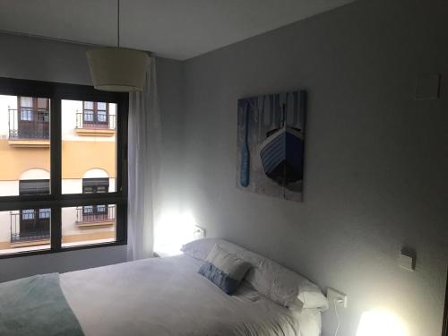 a bedroom with a bed and a window at Center Flat Reyes Catolicos in Córdoba