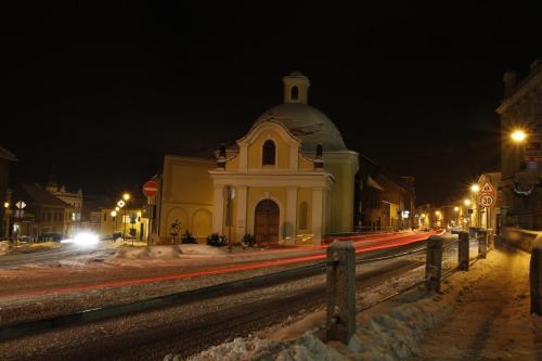 a church at night with lights on a street at Apartmán pod rozhlednou in Roudnice nad Labem