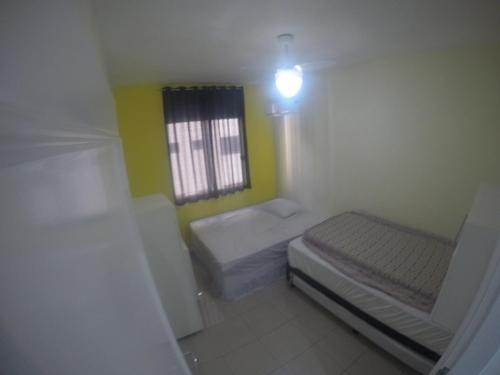 A bed or beds in a room at Apartamento da Andréa Teixeira em Itapema