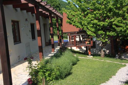 Zahrada ubytování Holiday Home Luka 10
