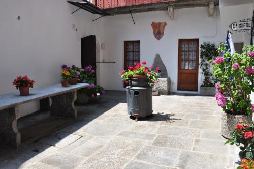 a courtyard with flowers and a trash can at Annie's Bed & Breakfast in Ascona