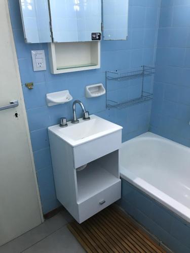 Ένα μπάνιο στο Falucho