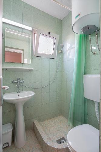 Ένα μπάνιο στο Apartment Ivanovic Family