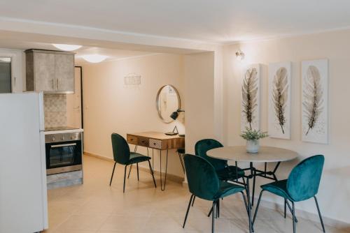 Nhà bếp/bếp nhỏ tại Best House, Central Luxury Apartment, Agiou Nikolaou, Patra