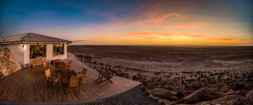a building with a deck with a view of the desert at Hotel de Sal Luna Salada in Colchani