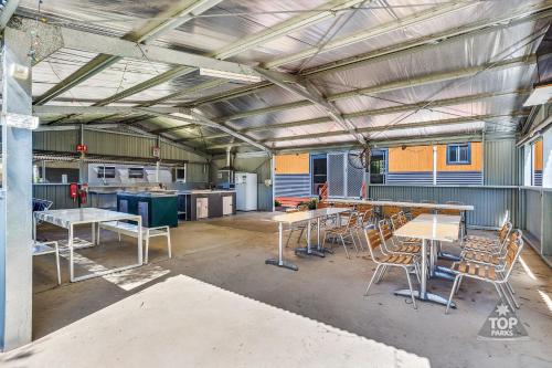 a room with tables and chairs in a building at Boomerang Way Tourist Park in Tocumwal