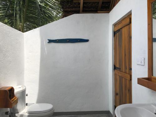 a bathroom with a blue fish on the wall at Kadjan villa in Arugam Bay