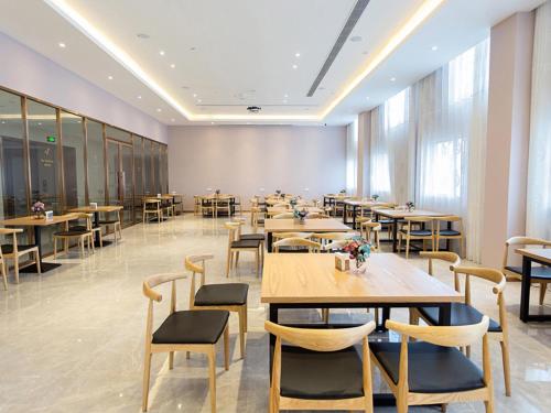 麗楓酒店吉安永新步步高時代廣場店餐廳或用餐的地方