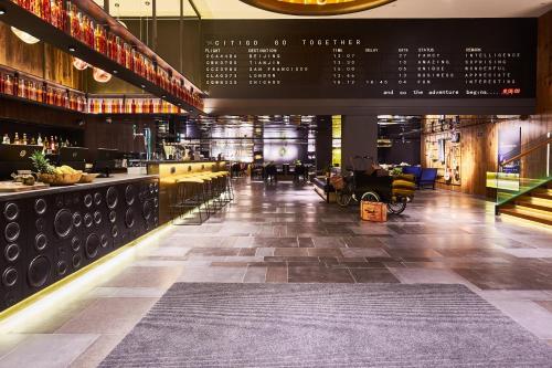 Um restaurante ou outro lugar para comer em CitiGO Hotel Shanghai Jing'an Temple