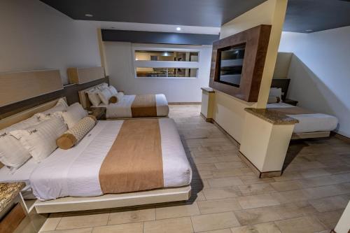 Ένα ή περισσότερα κρεβάτια σε δωμάτιο στο HOTEL EIFFEL