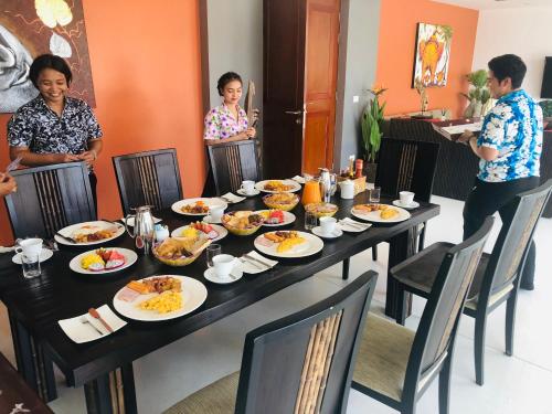 Еда / где поесть недалеко от виллы