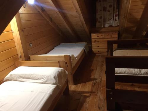 a room with three beds in a cabin at Complejo El Romeral in Villanueva de los Infantes