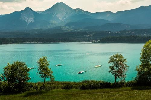 a view of a lake with boats in the water at Gästehaus Trink B&B in Drobollach am Faakersee