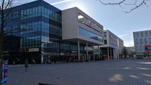 a large building with people walking in front of it at Myroom Business Apartment Nähe Messe München in Munich