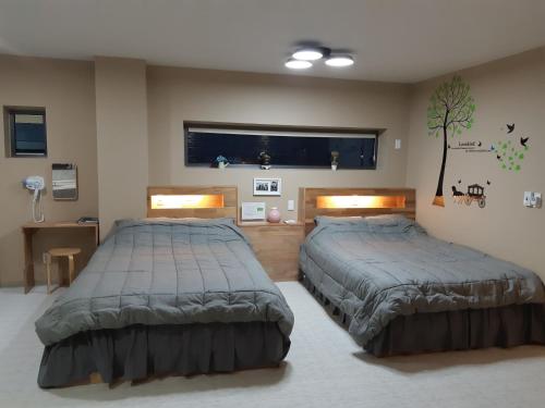 Un pat sau paturi într-o cameră la La Masion Benie