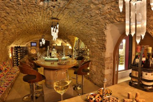 a wine tasting room with wine glasses and wine bottles at Hôtel Le Cep in Beaune