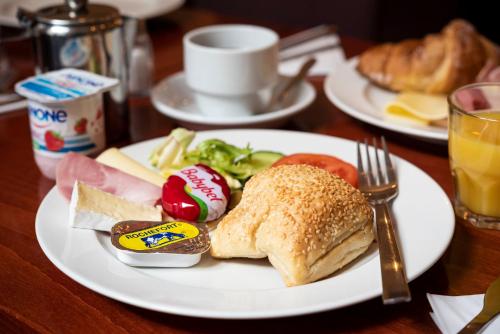 ホテルの敷地内または近くでの食事または食べ物
