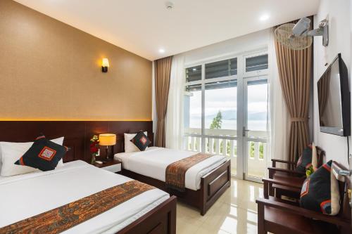 Una cama o camas en una habitación de Navy Hotel Danang