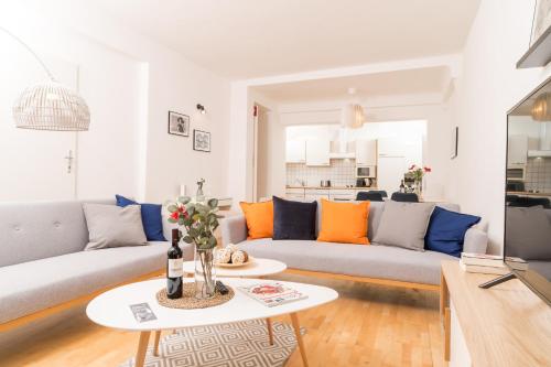a living room with a couch and a table at Zum Grazer Uhrturm in Graz