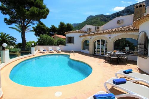 Marquesa MB 8P by CARLOSFERIEN