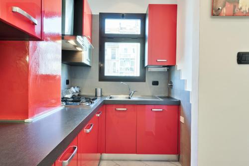Dapur atau dapur kecil di Vanchiglietta Colourful Apartment