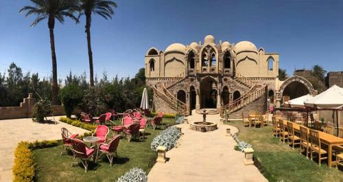 Κήπος έξω από το Embrace Hotel
