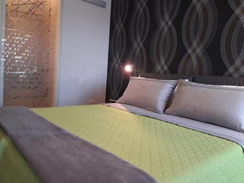 Katil atau katil-katil dalam bilik di Attico con vista Ciampino Roma - Luxury Apartment con Terrazzo Panoramico