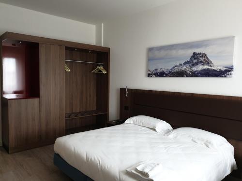 Vuode tai vuoteita majoituspaikassa Albergo Delle Alpi